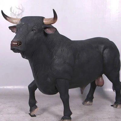 等身大樹脂動物牛彫刻手描きグラスファイバー雄牛像屋外装飾用