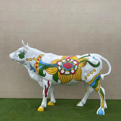等身大樹脂動物牛彫刻手描きグラスファイバー雄牛像装飾用